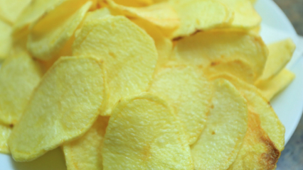 Hvordan laver man kartoffelchips derhjemme? Hvad er en sund chips opskrift? Tricks ved at lave chips derhjemme