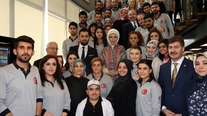 First Lady Erdoğan mødes med unge mennesker på Mardin