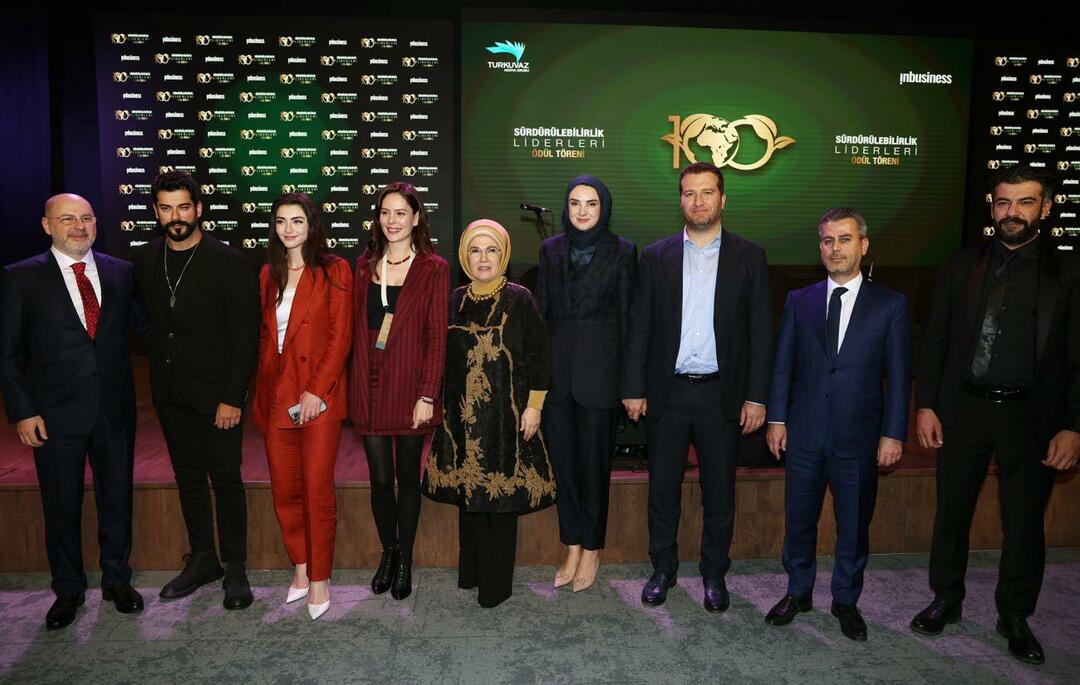 Emine Erdoğan mødtes med spillerne fra Foundation Osman ved Sustainable Century Summit