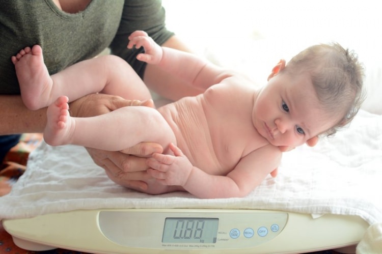 Sådan måles babyens højde og vægt