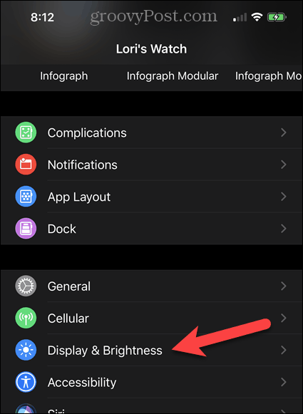 Tryk på Display & Lysstyrke i Watch-appen på din iPhone
