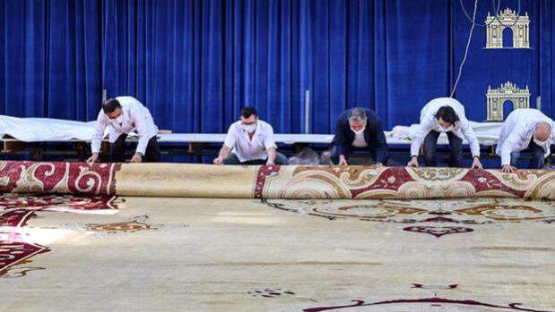 Restaurering af det største tæppe i de nationale paladser slutter