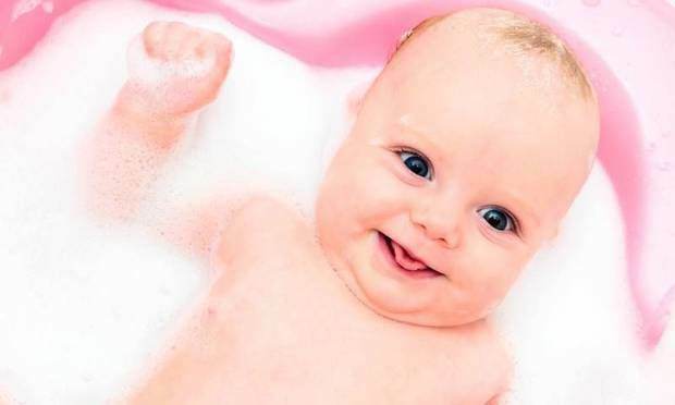 Hvis din baby sluger vand, mens du tager et bad.
