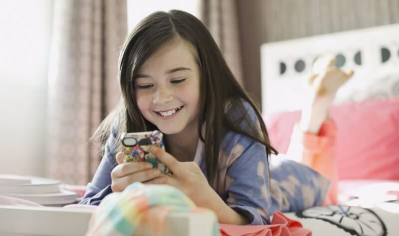Hvor gammel skal en smartphone købes til børn? Alder på brug af mobiltelefoner