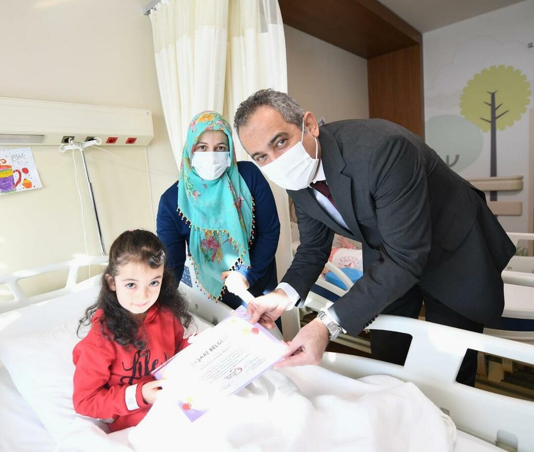 Emine Erdoğan overbragte sine ønsker om helbredelse til de børn, der blev behandlet på hospitalet