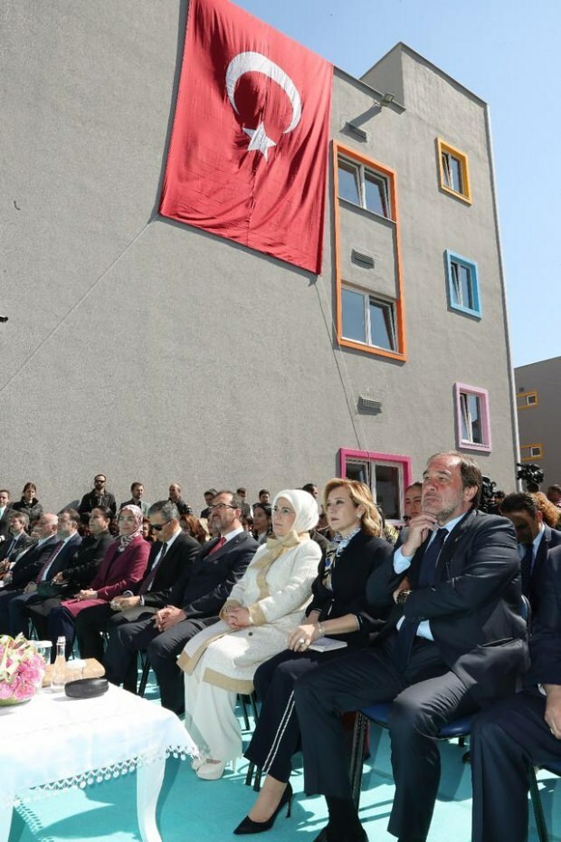First Lady Erdoğan: I de sidste 17 år har næsten 55 tusind handicappede været ansat