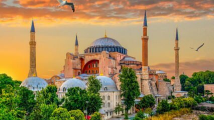 Hvor og hvordan kommer man til Hagia Sophia-moskeen? I hvilket distrikt er Hagia Sophia-moskeen