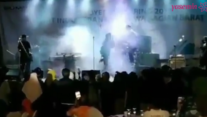 Tsunamien i Indonesien blev afspejlet i kameraerne under koncerten!