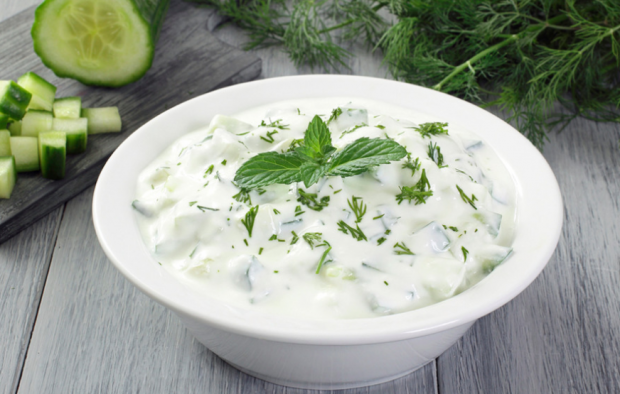 Yoghurt salat, der tjener 5 kilo på 2 uger! Hvordan laver man en yoghurt- og salatdiæt?