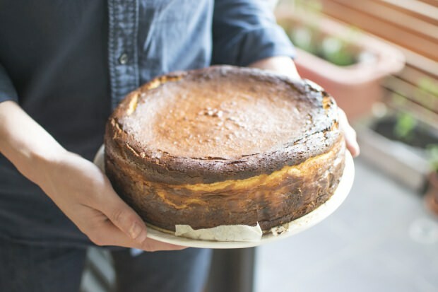 Hvordan man laver San Sebastian Cheesecake