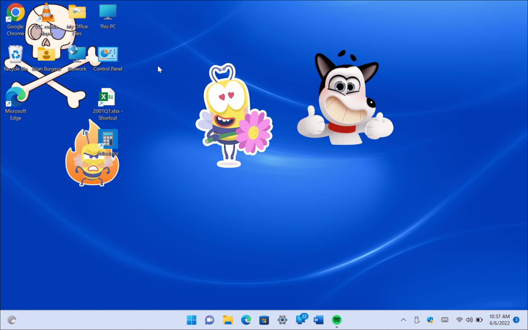 Sådan aktiveres desktop-klistermærker på Windows 11