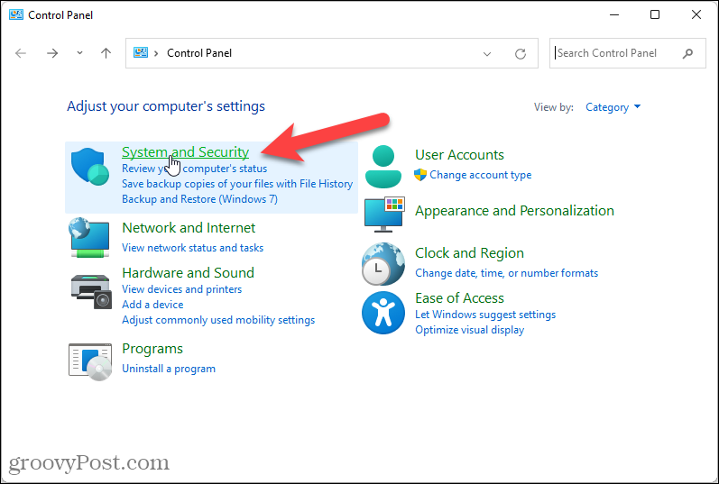 Klik på System og sikkerhed i Kontrolpanel i Windows 11