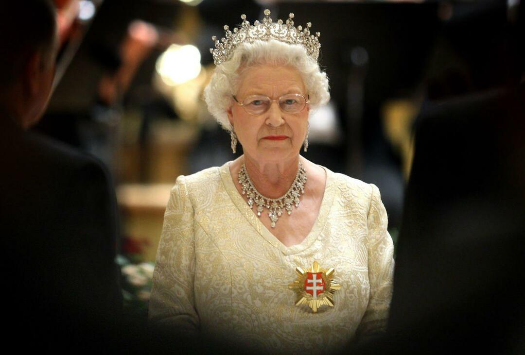 Dronning af England II. Elizabeth