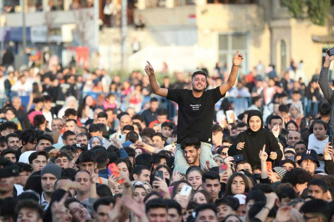 Canbay&Wolker underholdt til Bağcılar Youth-koncert