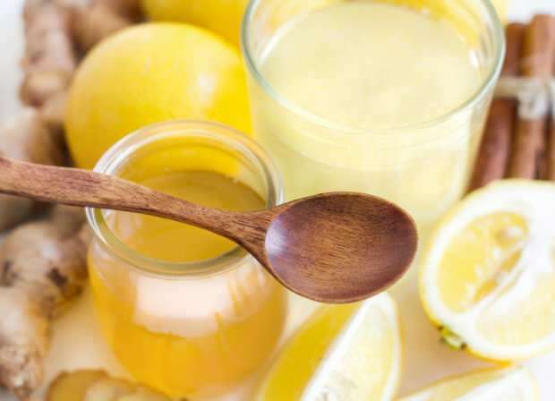 Hvordan laver man citron detox med honning?