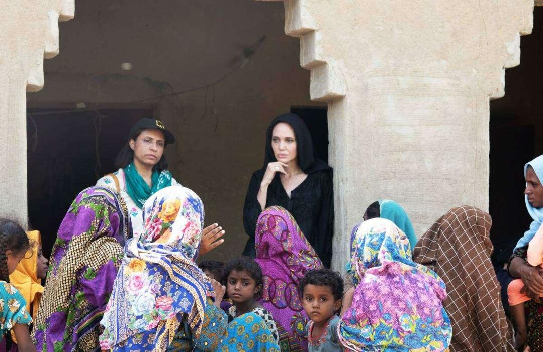  Angelina Jolie appellerede til det internationale samfund om at hjælpe Pakistan.