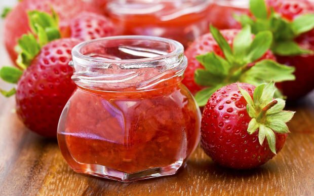 Hvordan laver man jordbærsyltetøj derhjemme? Hvad er tipene til at fremstille marmelade?