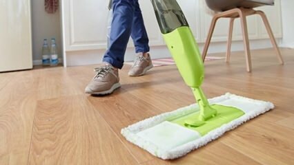 Bør gulve aftørres med en bolt eller moppe? 