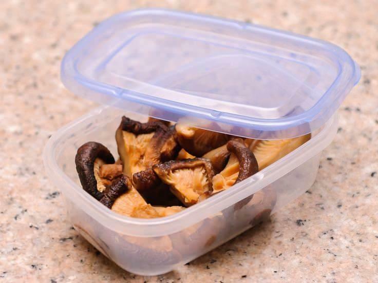 Hvor længe holder friske svampe sig i køleskabet?