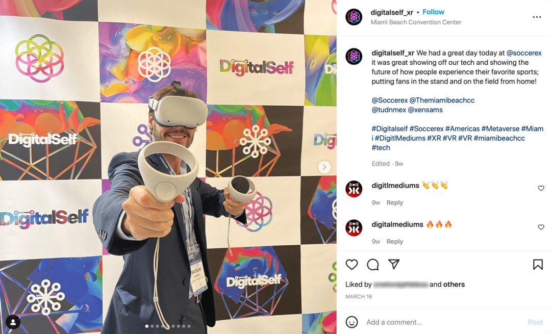 billede af DigitalSelf Instagram-opslag med foto af VR-sæt