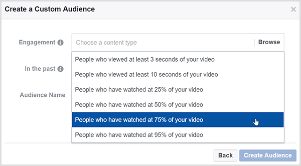 Dialogboksen Facebook Opret en brugerdefineret målgruppe har muligheder for at målrette annoncer mod folk, der har set en bestemt procentdel af din video.