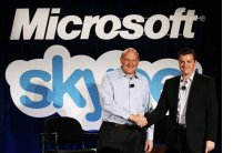 Skype solgtes til Microsoft for 8 milliarder dollars, og Steve Ballmer ser ekstatisk ud