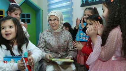 Emine Erdogan: Kom så piger i skole!