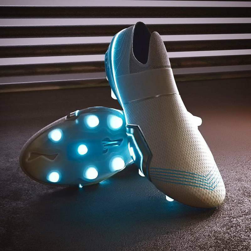 'Tesla' sko fra Nike og Adidas designer