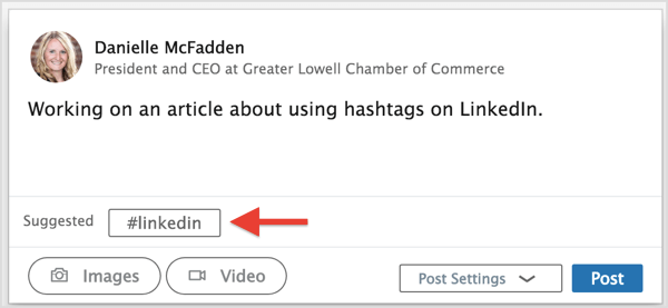 Brug et af LinkedIn-hashtag-forslagene, eller skriv dine foretrukne hashtags.