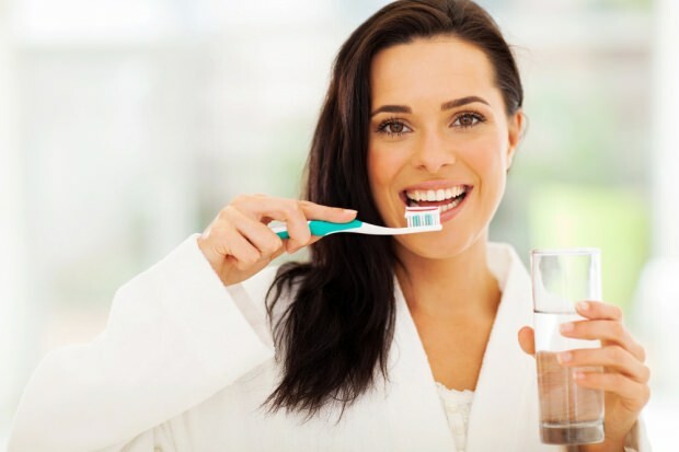 rengøring af munden og tænderne