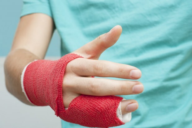 Hvad forårsager fingerbrud? Hvad er symptomerne på fingerbrud?