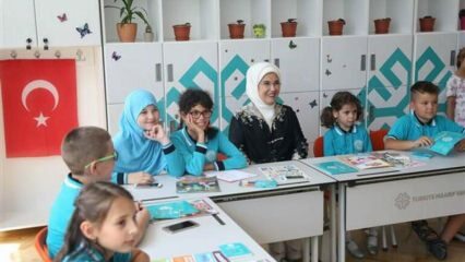 Førstedame Erdoğan besøgte Maarif-skoler