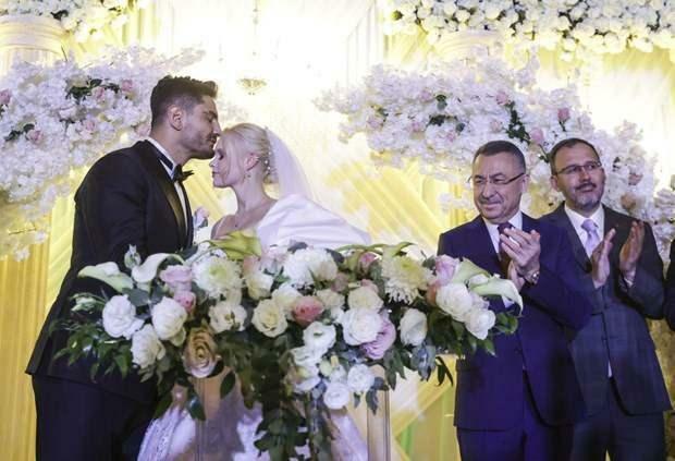 Taha Akgul blev gift