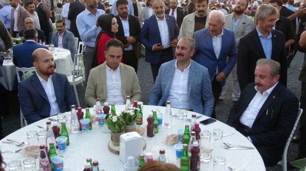 Bilal Erdoğan, justitsminister Abdülhamit Gül og parlamentets taler Mustafa Şentop