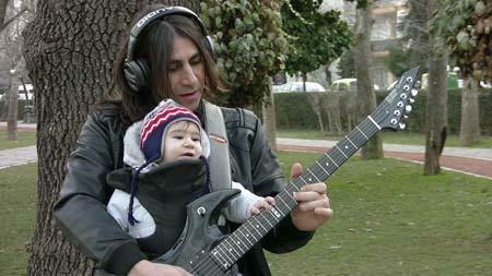 Metin Türkcan og hans baby