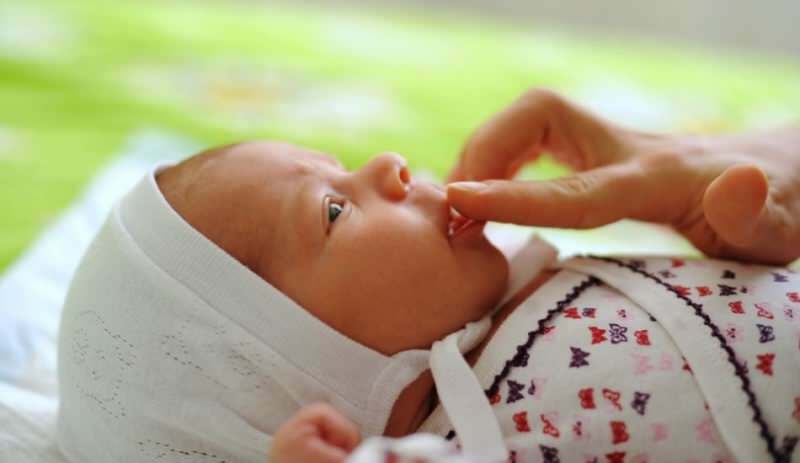 Symptomer og behandling af trøske hos babyer! Hvordan er trøske hos babyer?