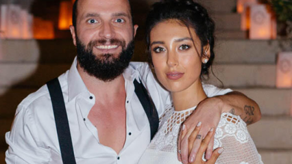 Gyldent armbånd fra Berkay Şahin til sin nye kone