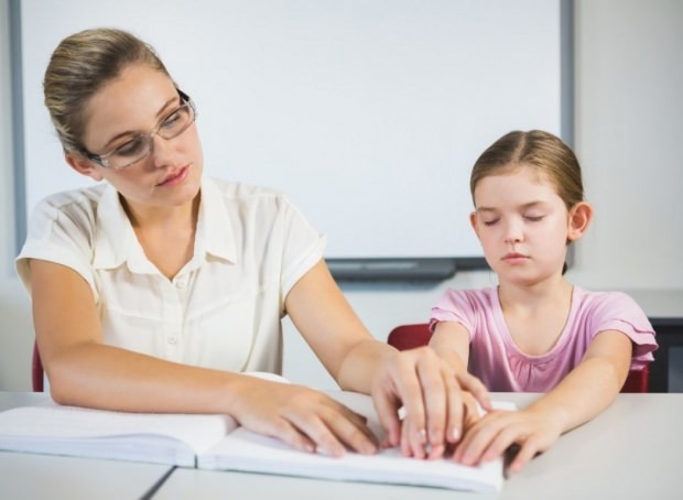 Hvad er funktionerne ved svagtseende? Hvad skal familier være opmærksomme på?