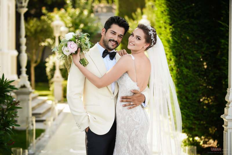 Burak Özçivit og Fahriye Evcen blev gift i 2017