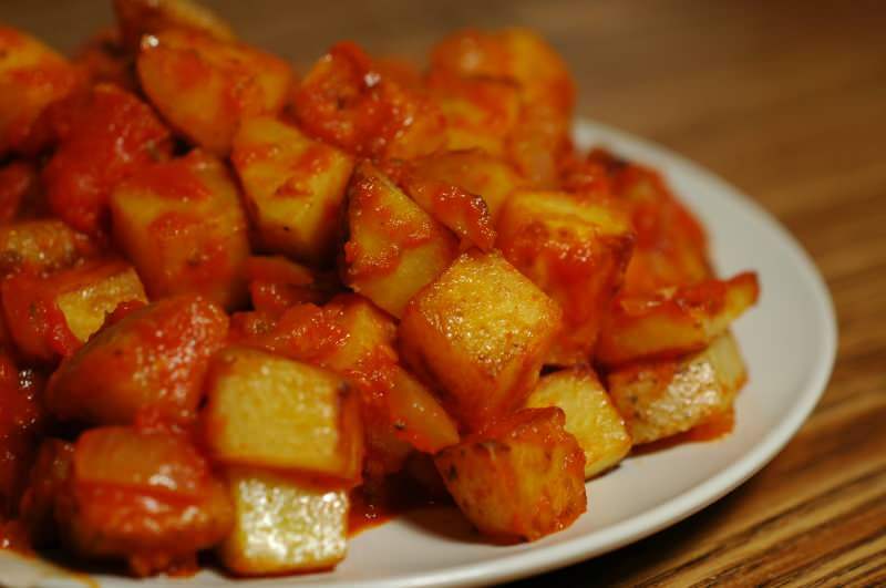 Hvad er Patatas bravas, hvordan fremstilles det? Her er en trin-for-trin patatas bravas opskrift