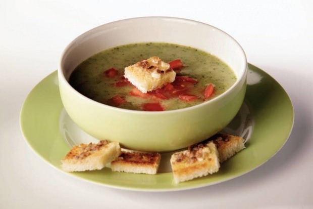 Hvad er ansjos suppe, og hvordan fremstilles ansjos suppe? Den nemmeste ansjos suppe