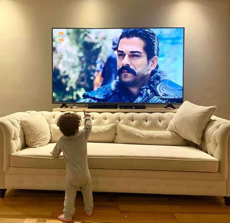 Burak Özçivit delte sin søn for første gang! Da Karan Özçivit så sin far på TV ...