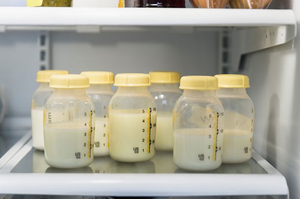 Hvordan opbevares modermælk?
