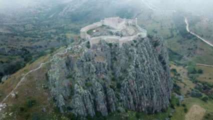 Awakening Hvor ligger Kuvel Castle i Great Seljuk? Den historiske betydning af Kuvel Castle