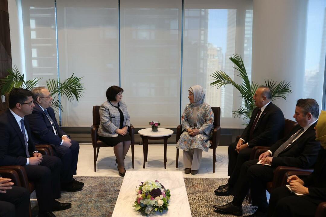 Emine Erdoğan mødtes med formanden for det aserbajdsjanske parlaments elskerinde Gafarova i New York