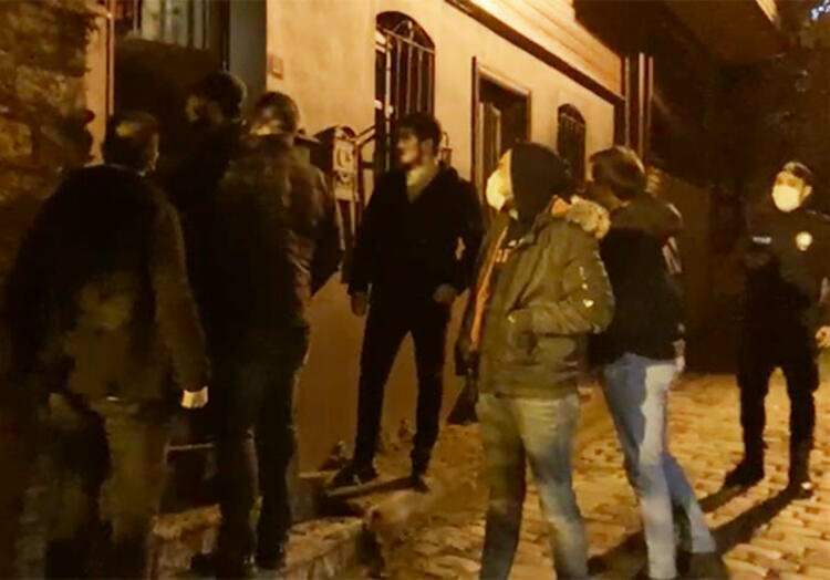 Politiet raidede huset til Özge Özpice