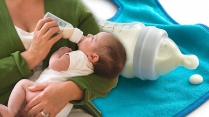Hvad er tilskudsmælk? Hvornår skal man starte tilskudsmælk til babyer? Tilskudsmælk derhjemme