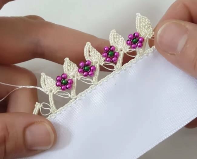 Lilla violet skrivekant håndarbejde model