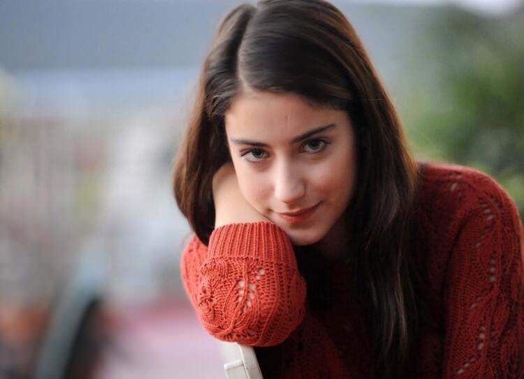 Hazal Kaya: De dækkede ikke bladet, fordi jeg var overvægtig!