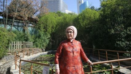First Lady Nezahat Gökyiğit i den botaniske have!